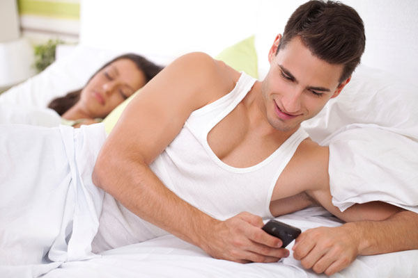 5 Ways to Spy on Husband's Phone without Him Knowing